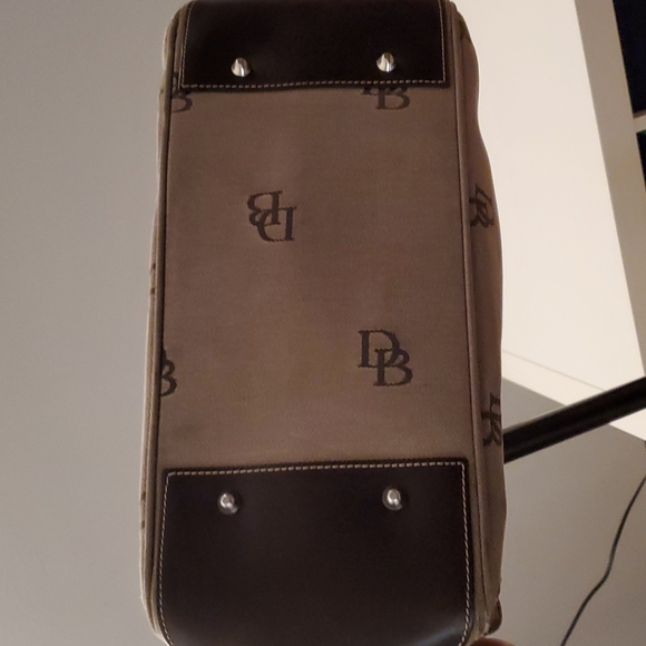 Authentic Dooney & Bourke bag - Picture 10 of 12